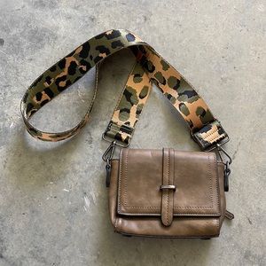 Purse w/camo strap